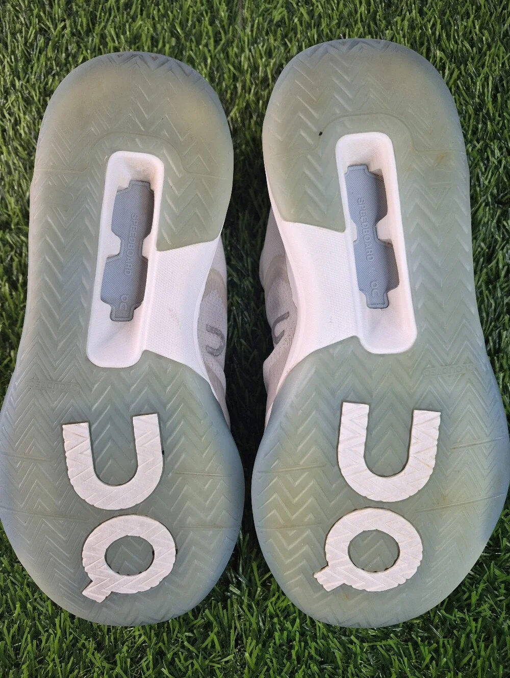 On The Roger Pro Women’s Size 8 White Gray Tennis Court Shoes Sneakers
